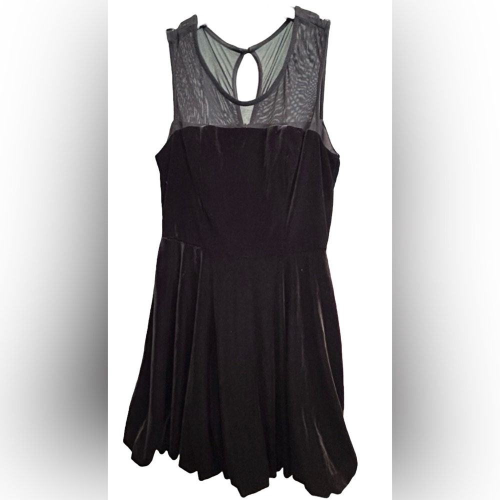 Forever 21 Black Pleated Halter Sundress B6